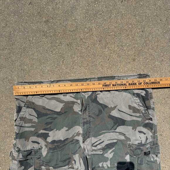 Wrangler Green Camo Stretch Cargo Shorts - Mens Size 46 Regular - Picture 7 of 8